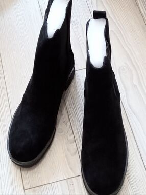 (C-4680) ZBY Women's Chelsea Boots Sz 9.5